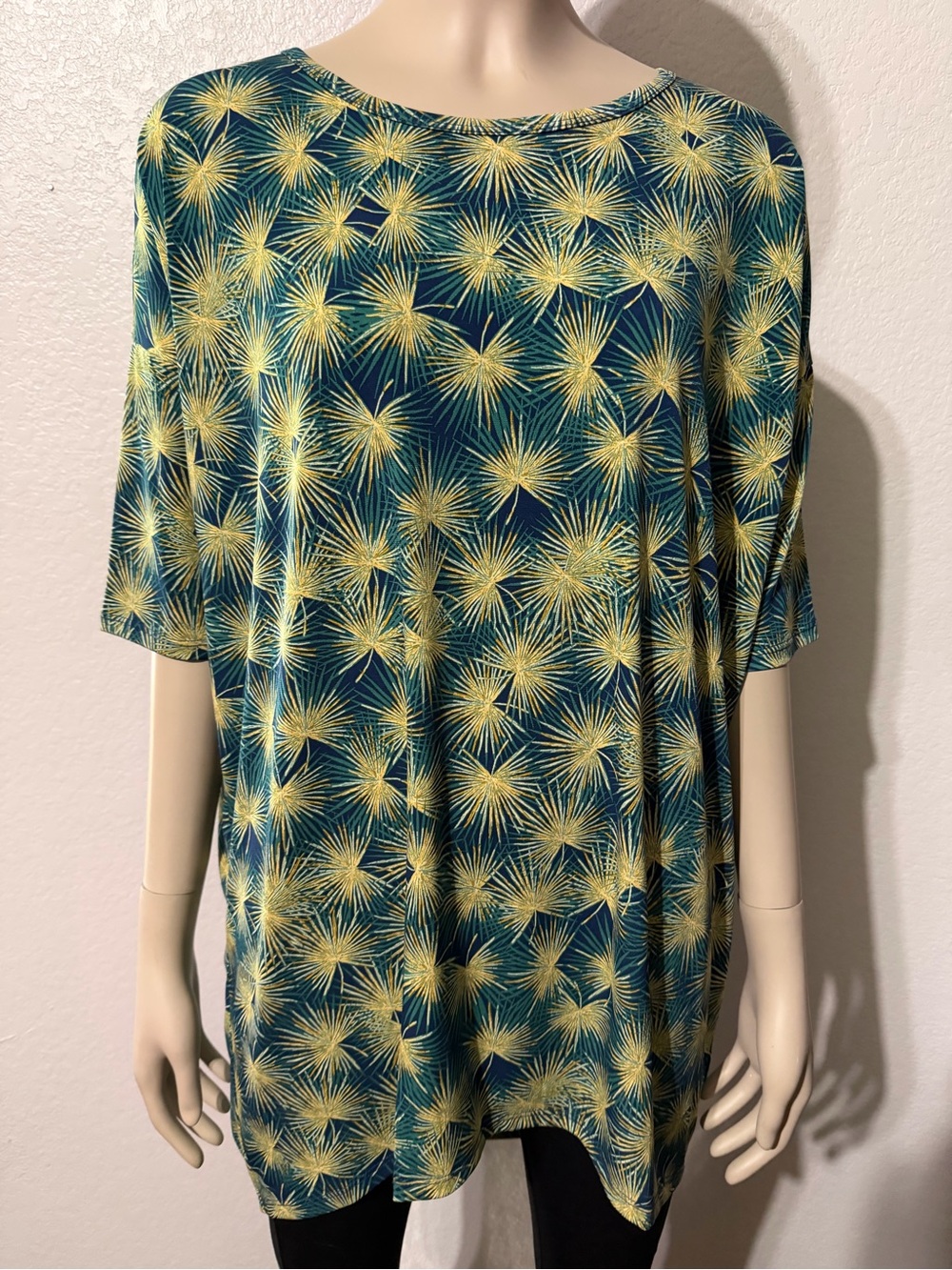 OVERSIZED XS NWT SEE PICS CLOSET CLEAR OUT ON ALL LULAROE MAKE AN OFFER BUNDLE